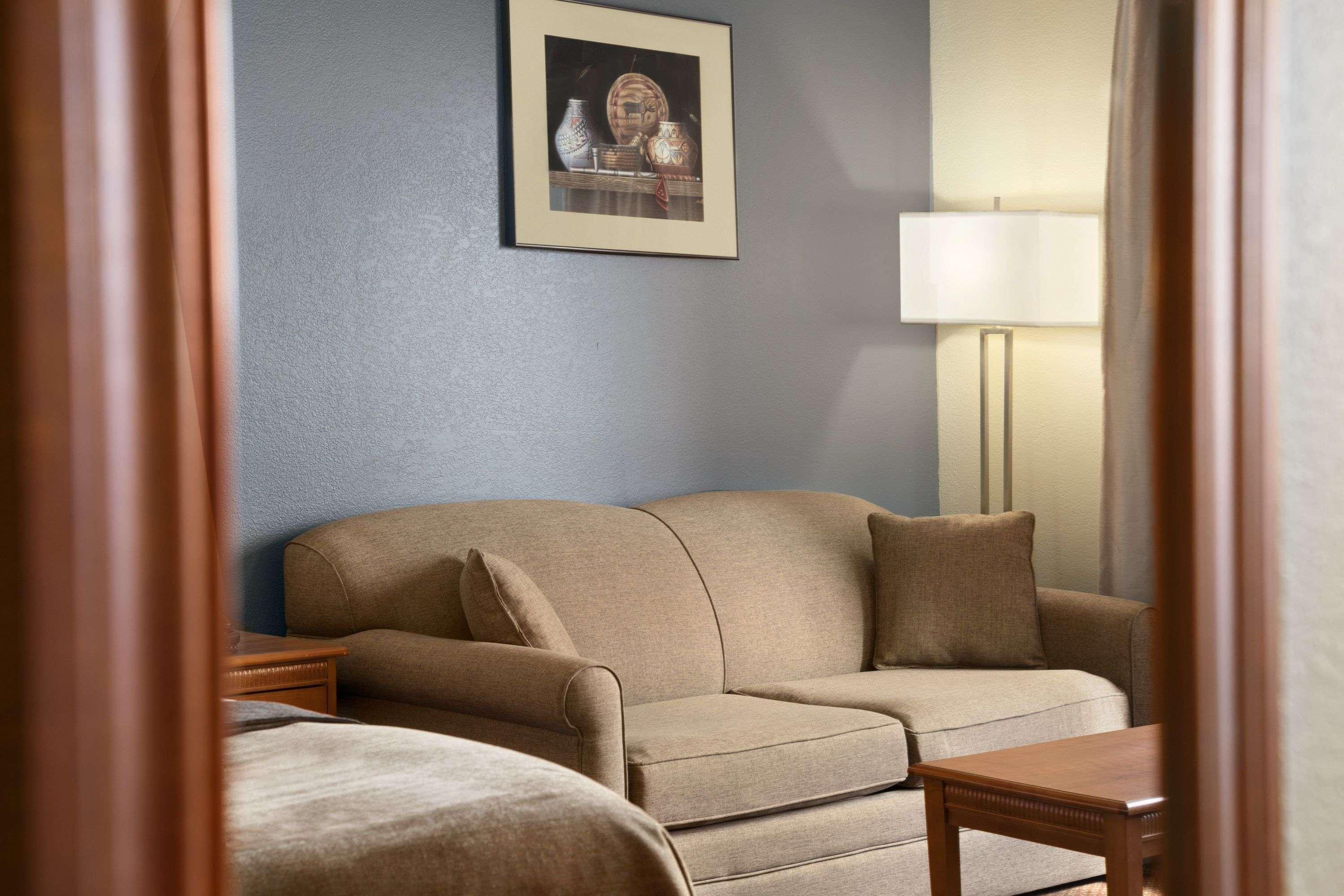 Super 8 By Wyndham Whitecourt Ξενοδοχείο Εξωτερικό φωτογραφία