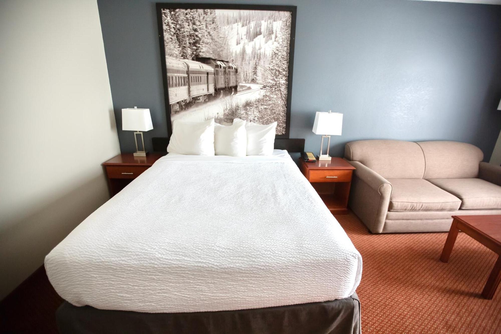 Super 8 By Wyndham Whitecourt Ξενοδοχείο Εξωτερικό φωτογραφία