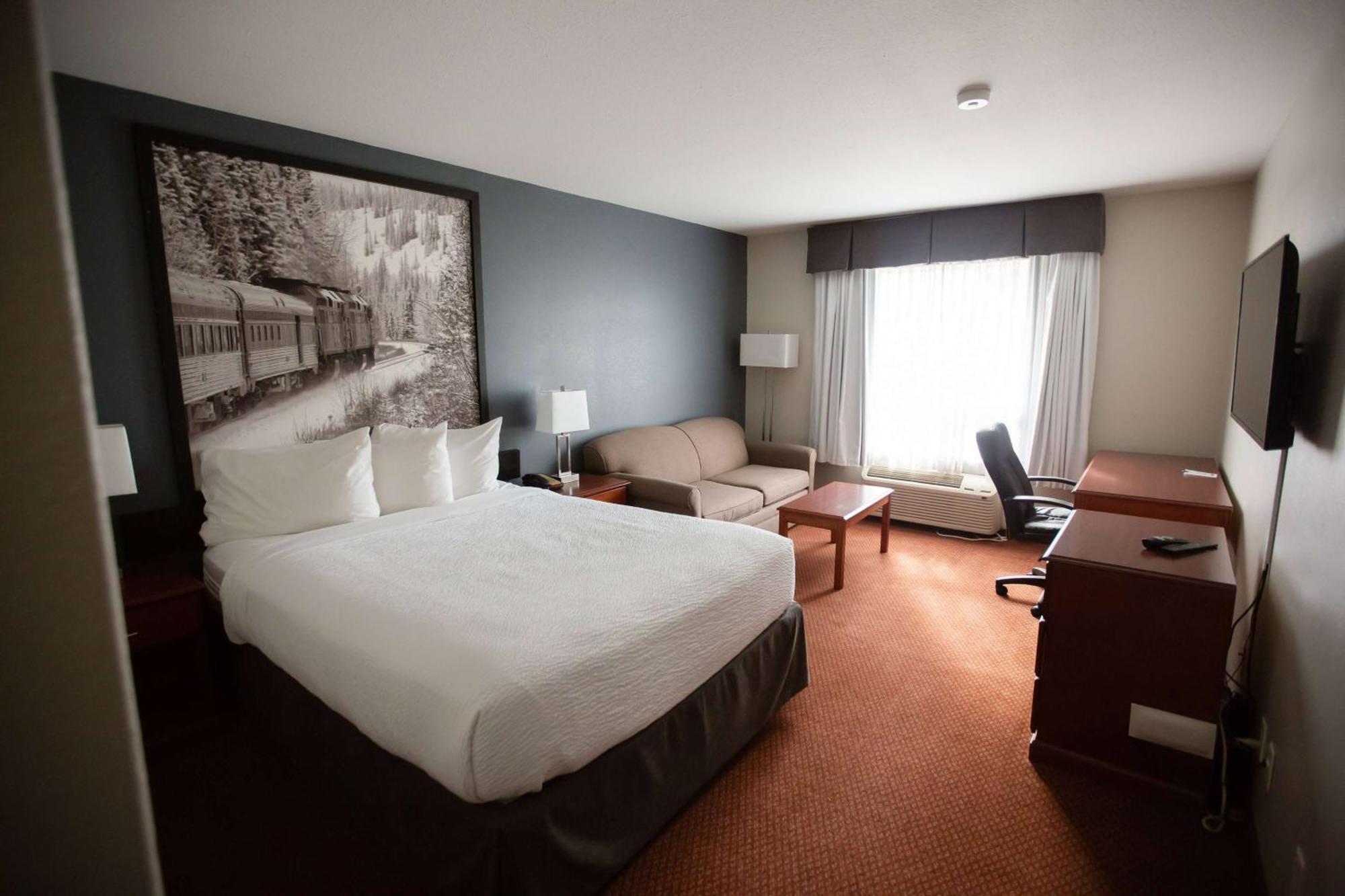 Super 8 By Wyndham Whitecourt Ξενοδοχείο Εξωτερικό φωτογραφία