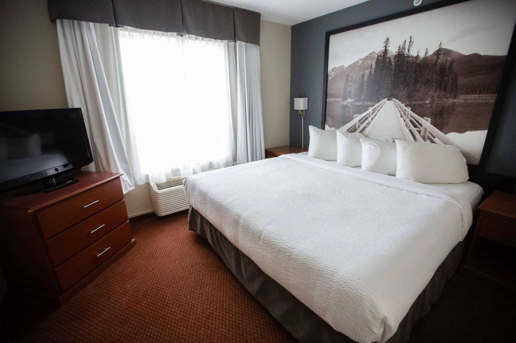 Super 8 By Wyndham Whitecourt Ξενοδοχείο Εξωτερικό φωτογραφία