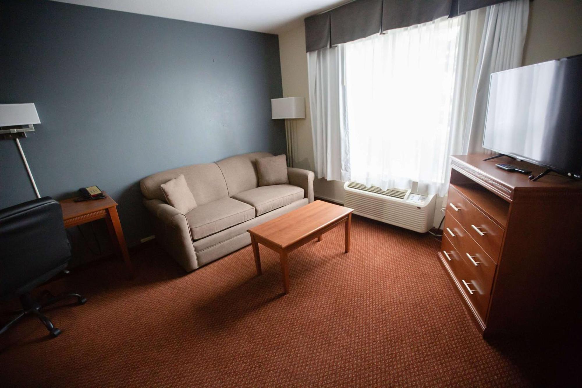 Super 8 By Wyndham Whitecourt Ξενοδοχείο Εξωτερικό φωτογραφία