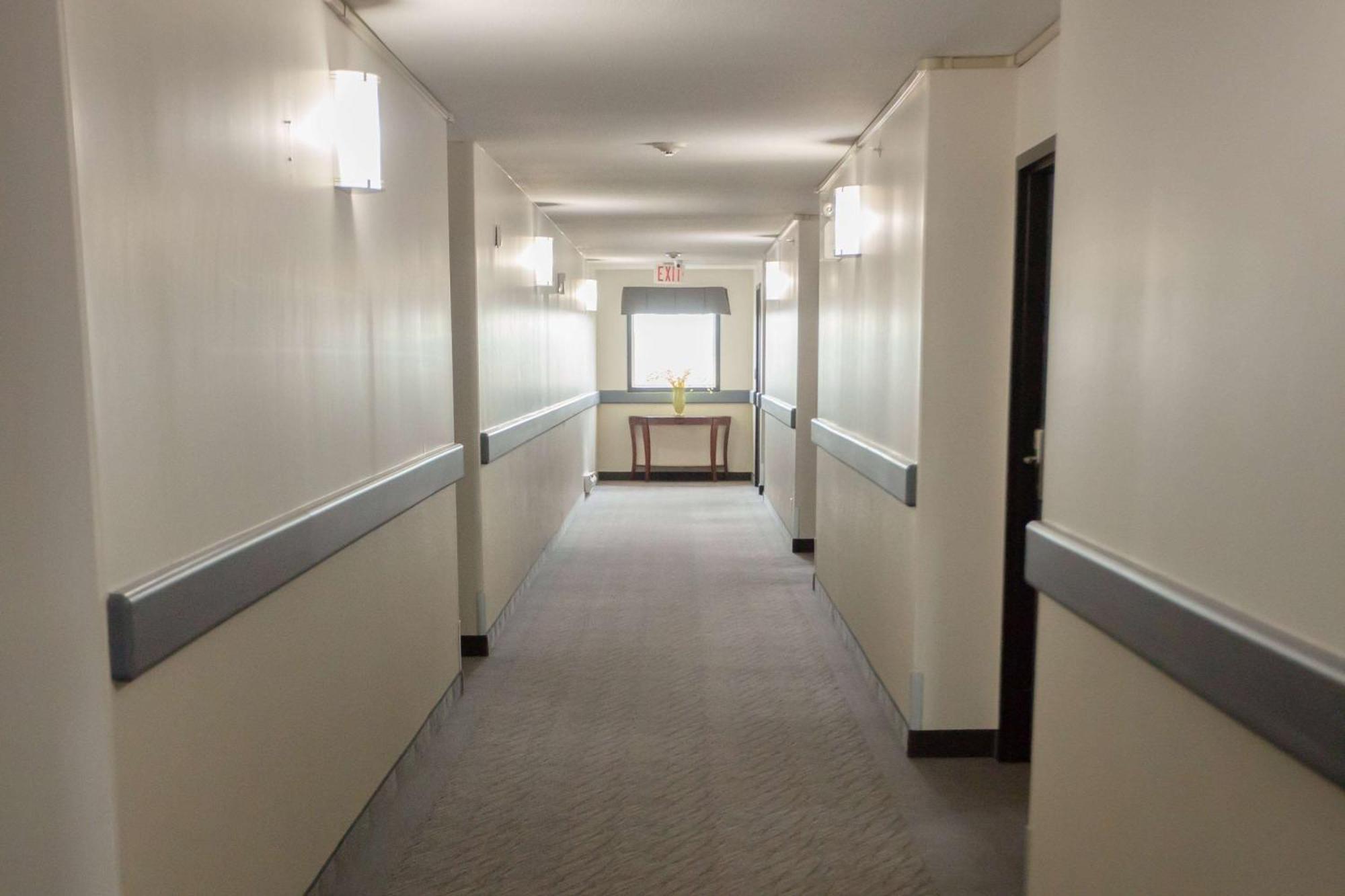 Super 8 By Wyndham Whitecourt Ξενοδοχείο Εξωτερικό φωτογραφία