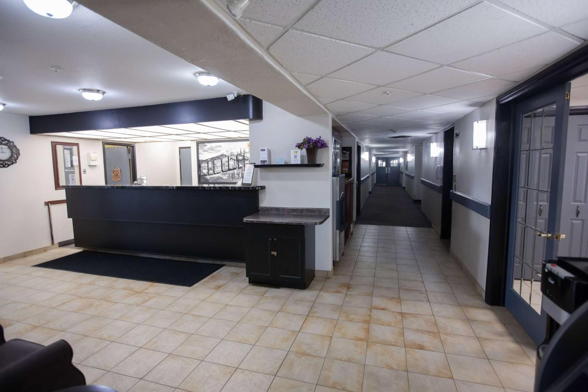 Super 8 By Wyndham Whitecourt Ξενοδοχείο Εξωτερικό φωτογραφία