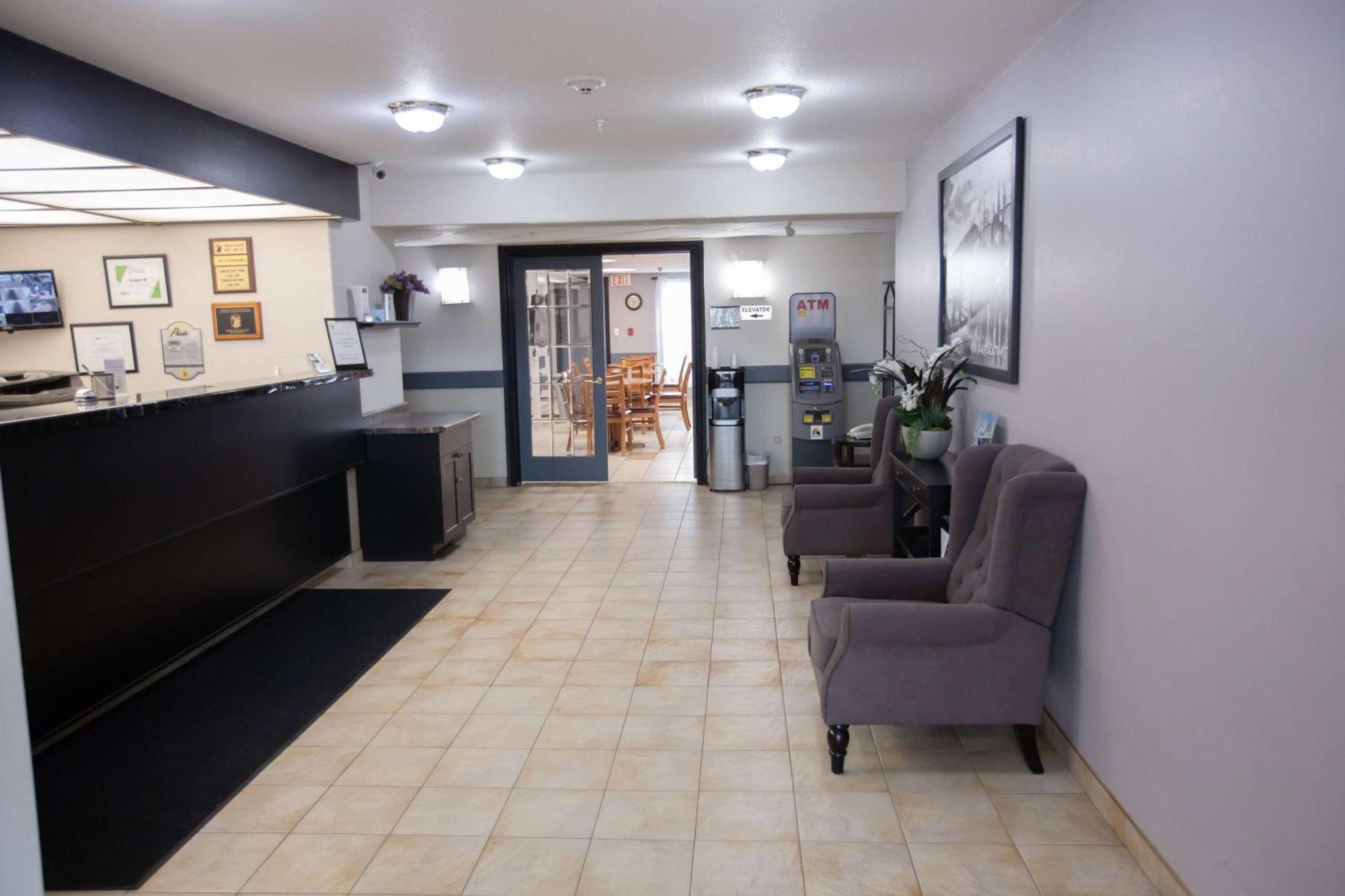 Super 8 By Wyndham Whitecourt Ξενοδοχείο Εξωτερικό φωτογραφία